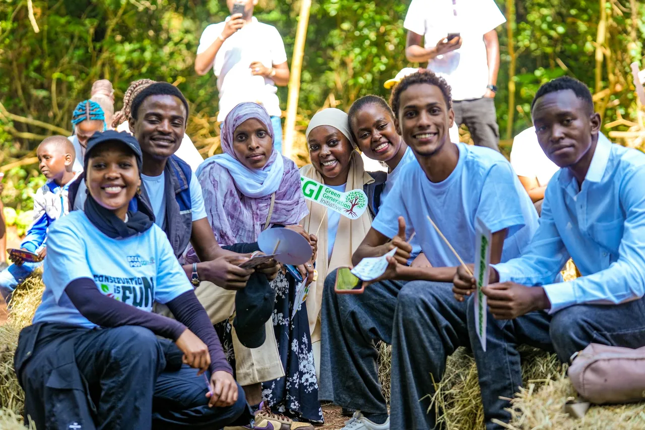 Young volunteers smiling on hay bales at a GGI forest day